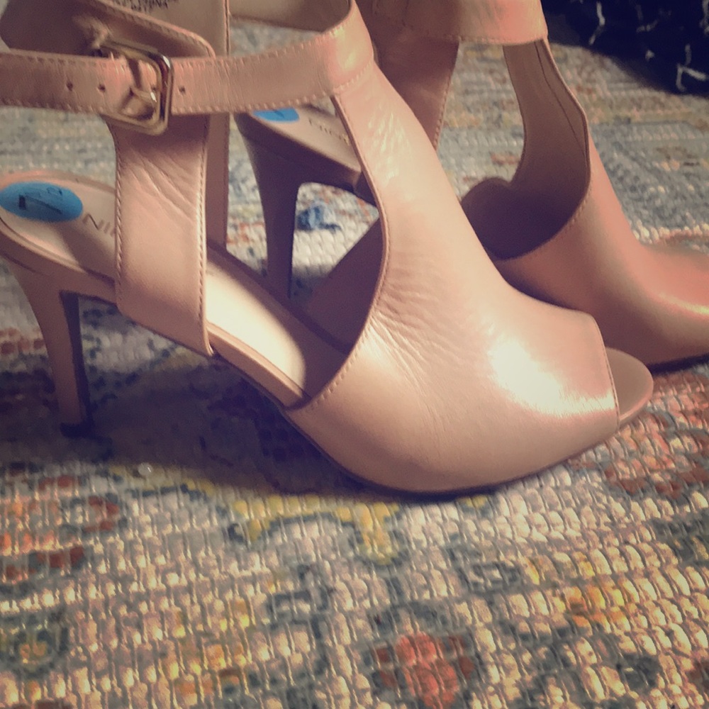Nine West Nude/Blush classy sandal heel